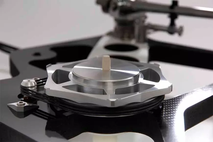 Rega Naia vinyl record player