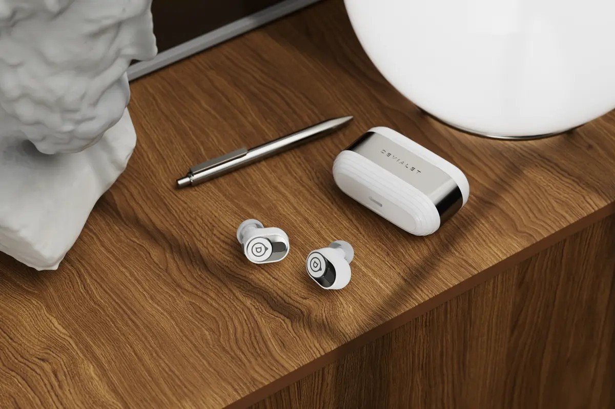 Devialet Gemini II is a modern premium TWS earphone.