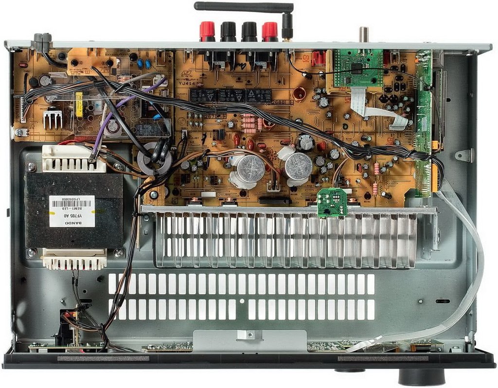 Yamaha R-N303 sil 26.jpg