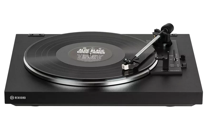 1. Rekkord Audio F100