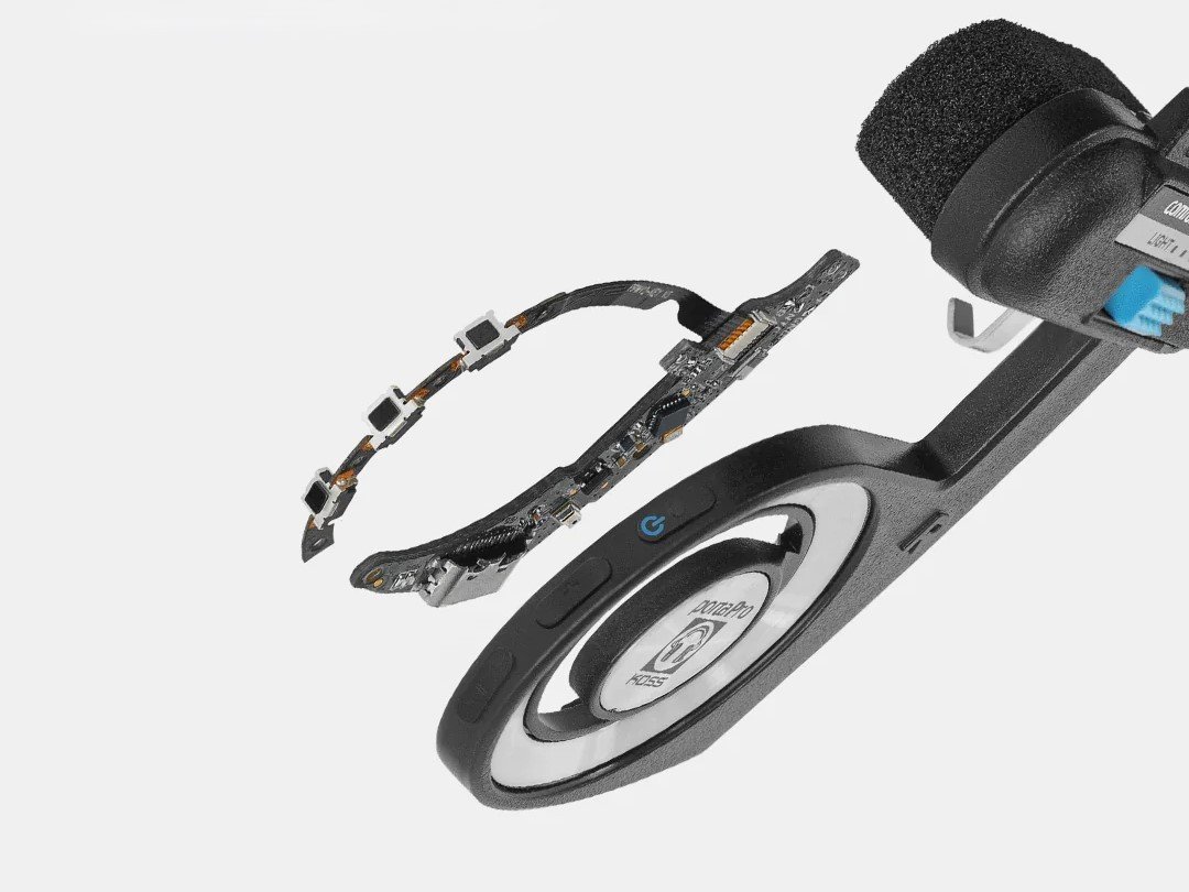 Koss fitted all the electronics into the right hinge, source: koss.com