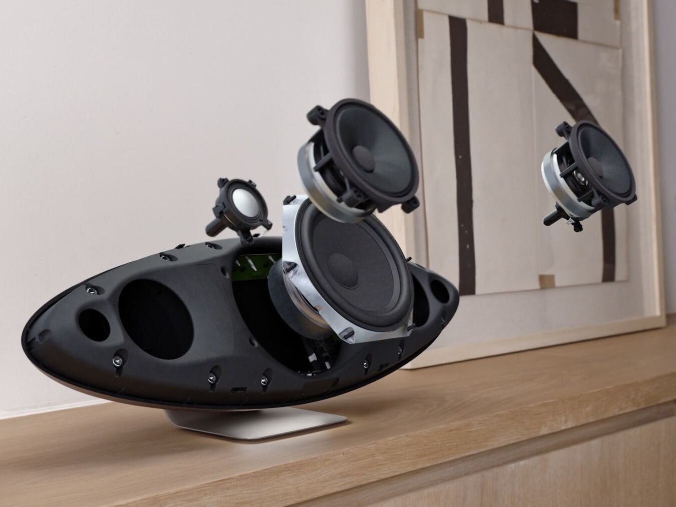 The configuration of the converters adheres to the device's geometry, source: bowerswilkins.com.