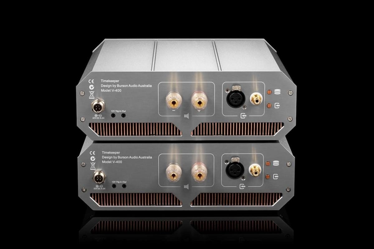 This is a class AB power amplifier with high current efficiency, which guarantees output power up to 200 W per channel, at a 4 Ω load.