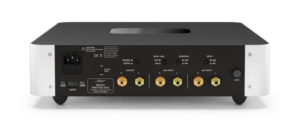 The device has separate inputs for MM and MC cartridges, which shortens the signal path. 