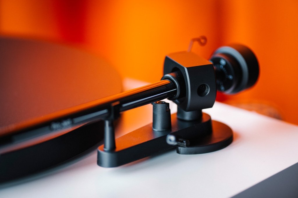 Tonearms for vinyl players. Basic principles and implementation options