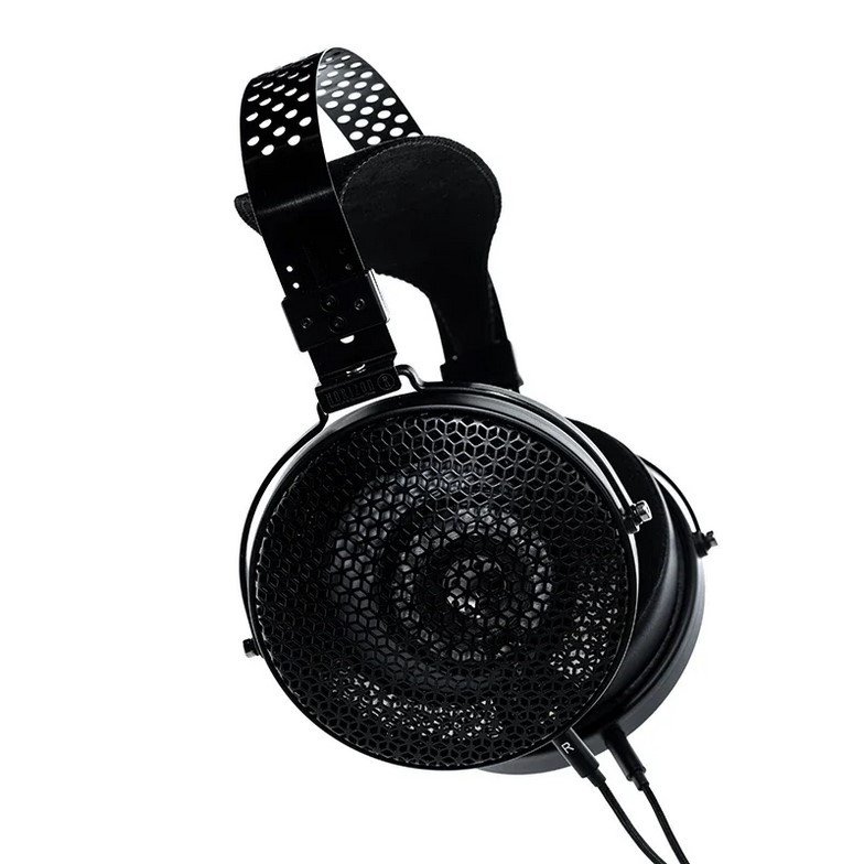 The open architecture creates a natural sound and more airy space, and low impedance and high sensitivity allow you to connect them to both portable players and laptops, as well as to stationary amplifiers without losing quality.