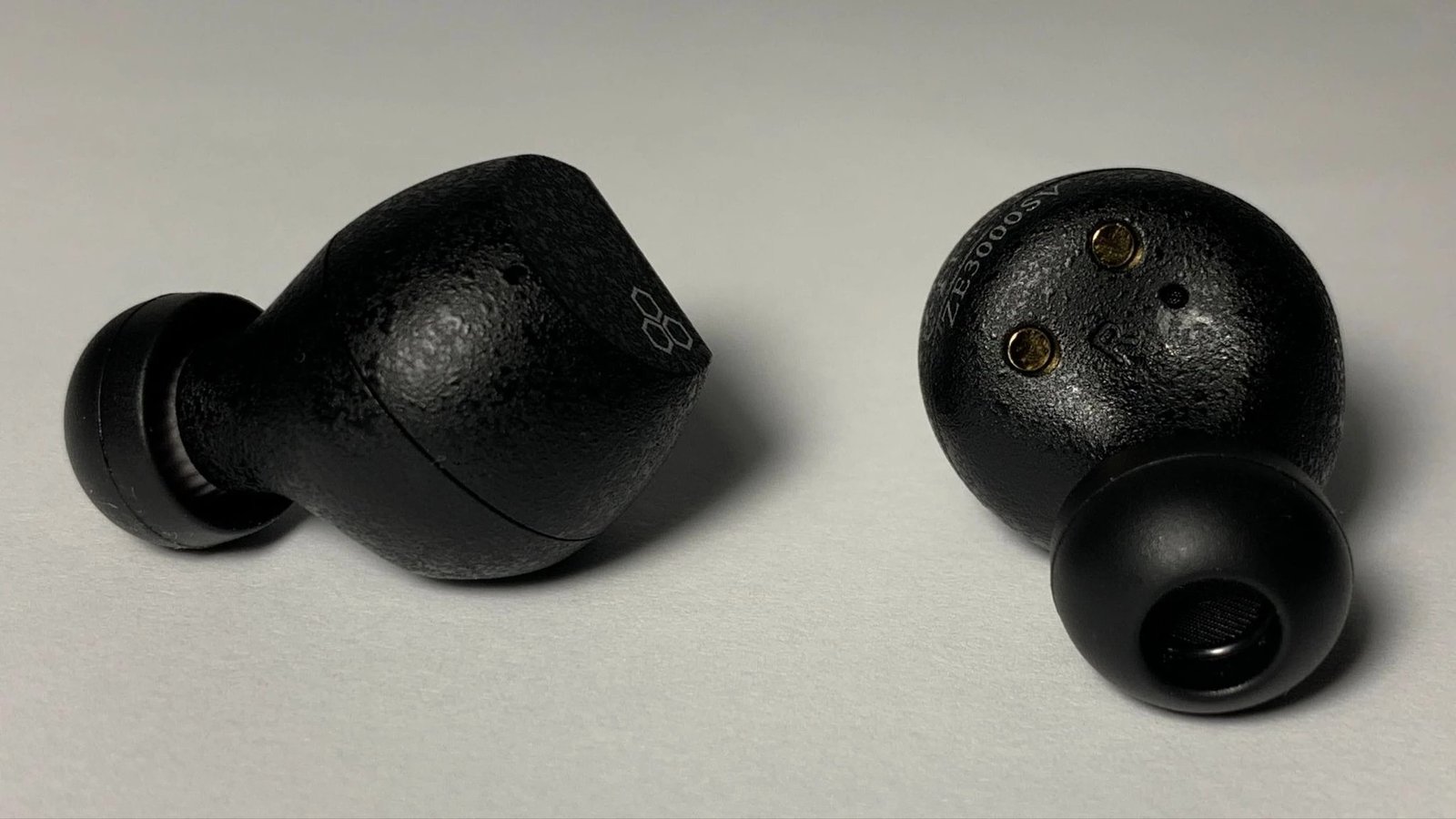 As for the comfort of fit and ease of use, here the Final Audio ZE3000 SV can be safely attributed to the market leaders.