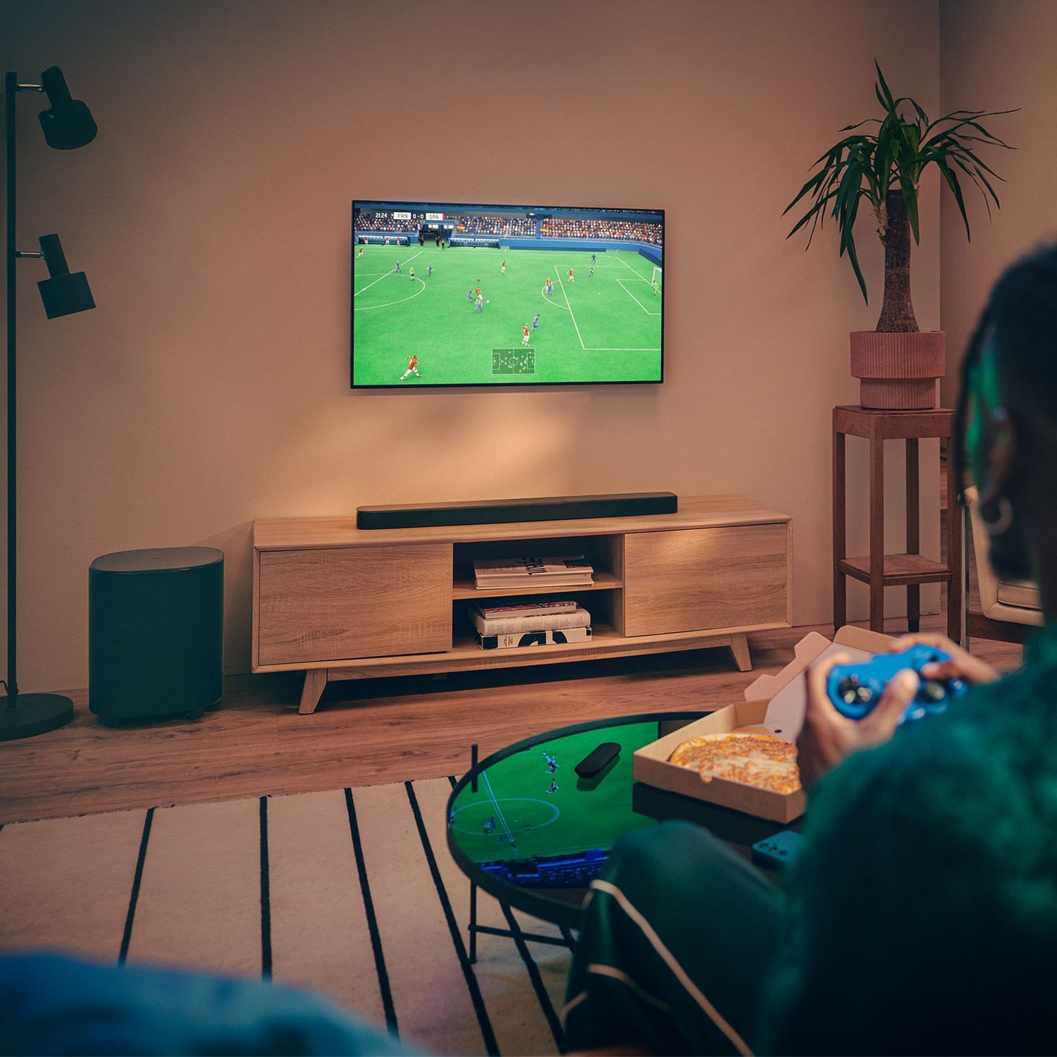 You can place the JBL BAR 500MK2 on a shelf with your TV or hang it on the wall using the included bracket. A mounting template is included, making it much easier to drill the holes precisely and get a perfect result.