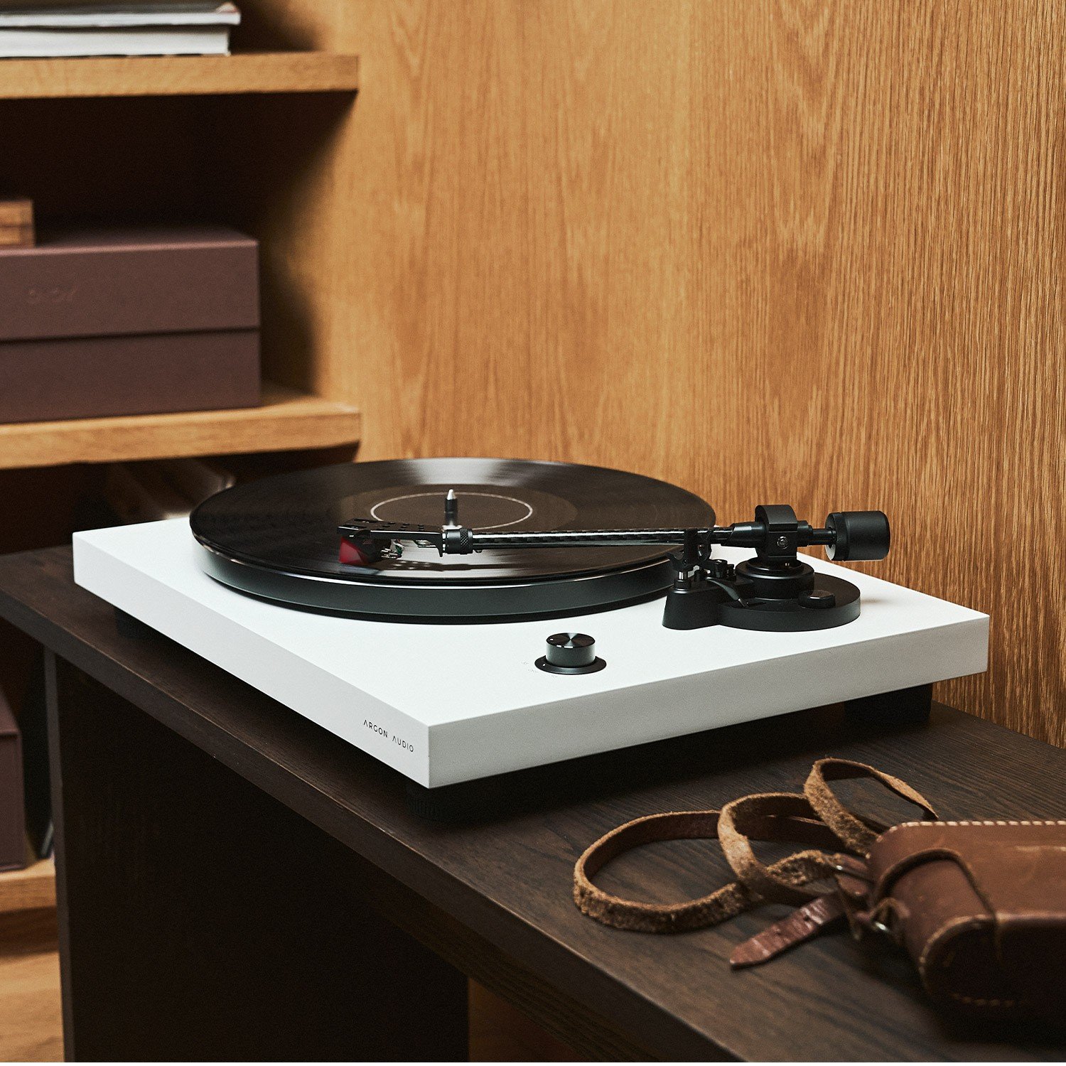 Argon Audio TT-3 Plus is available in lacquer or real wood veneer finish. Dust cap and RCA cable included.