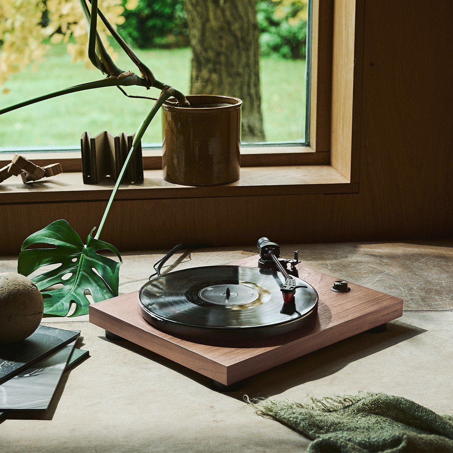 The Argon Audio TT-3 Plus is a solid quality turntable with serious technical solutions throughout.