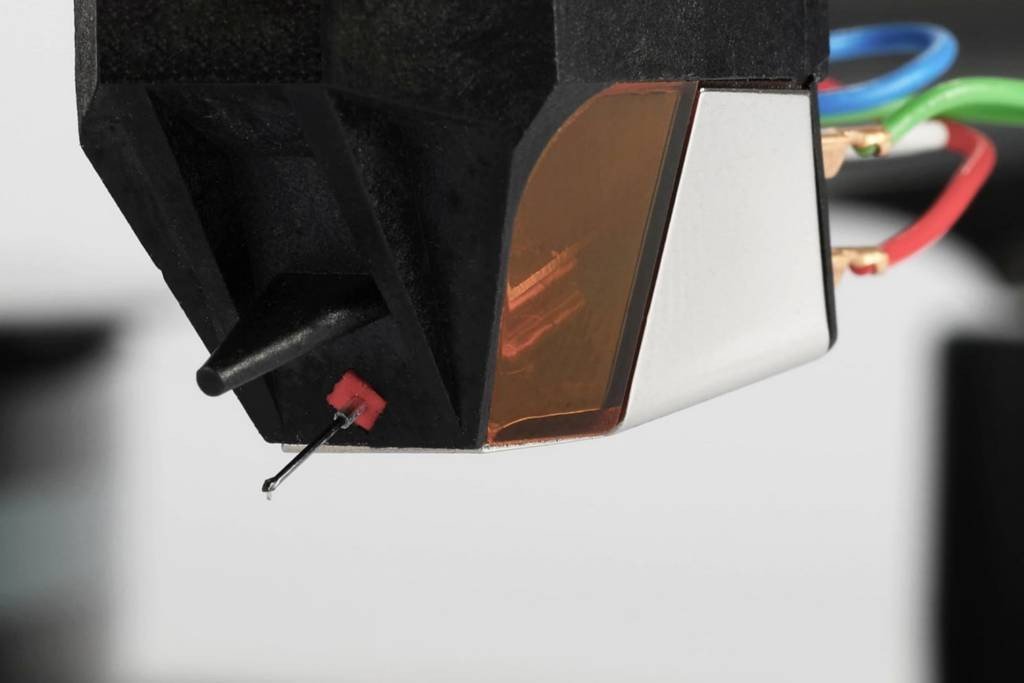 The entire generator assembly is housed in a glass-fiber reinforced PPS housing, designed for maximum rigidity and minimal weight. 