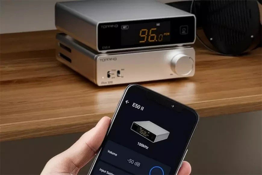 The Topping E50 II DAC features both RCA connectors and a balanced stereo output on a 6.3mm jack.