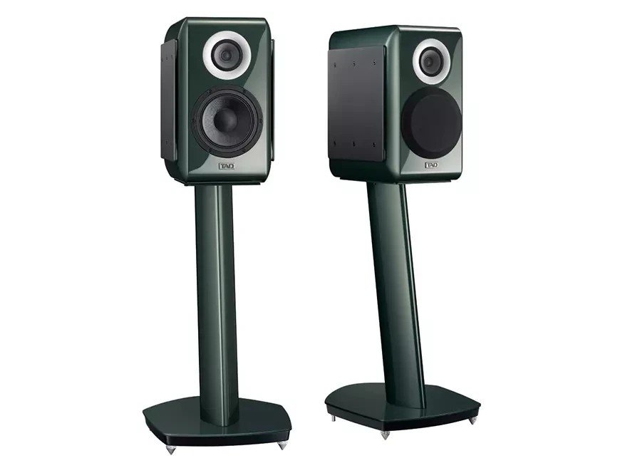Like the standard version, the TAD ME1TX-G features a 90mm CST driver—a coaxial speaker with the tweeter positioned in the center of the midrange.