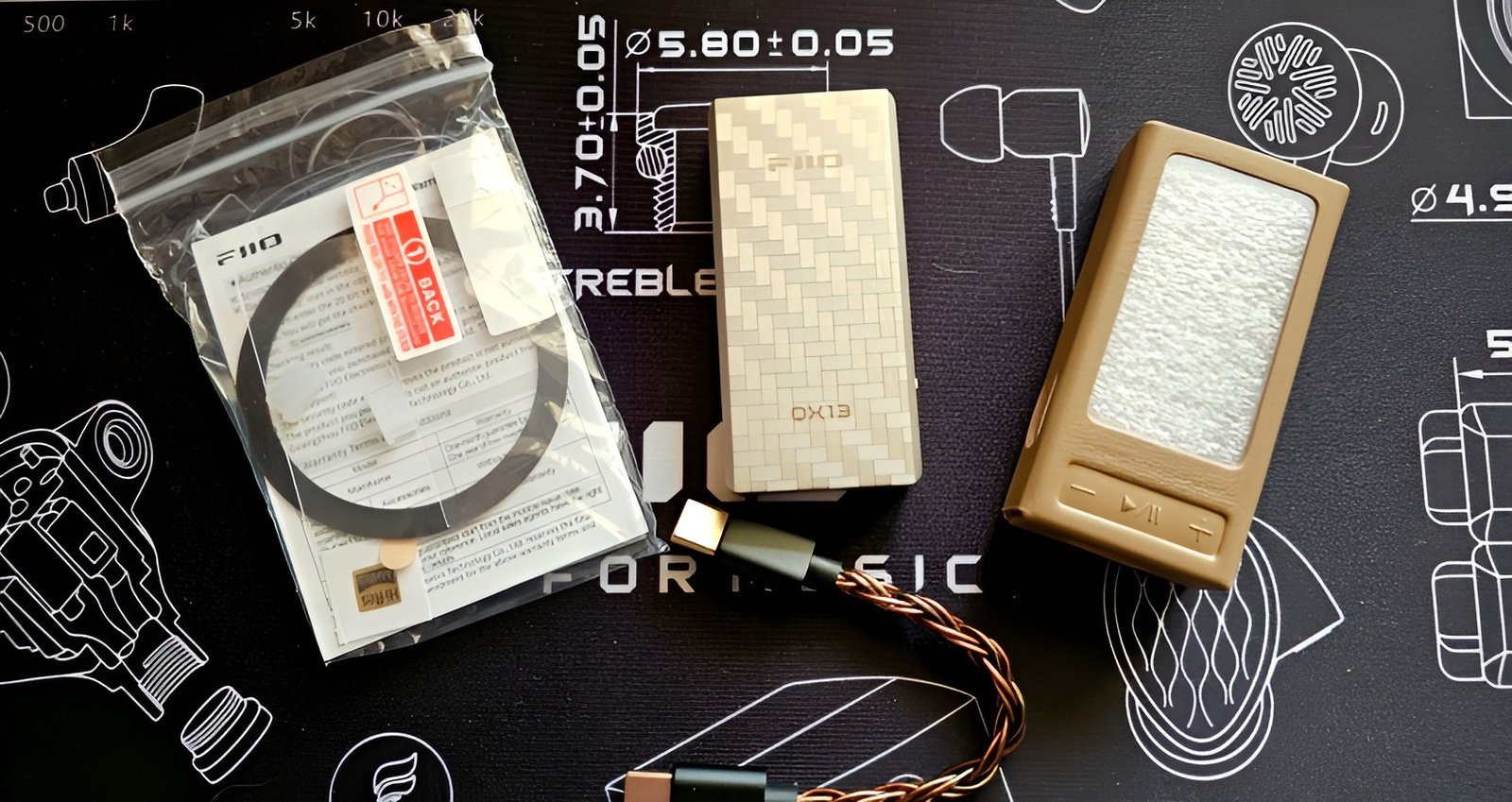 Also included in the kit are: a short USB typeC-typeC cable, a magnetic ring, which I have not seen in FiiO dongles before, a protective film for the device's screen, a Hi-Res Audio sticker, and a user manual.