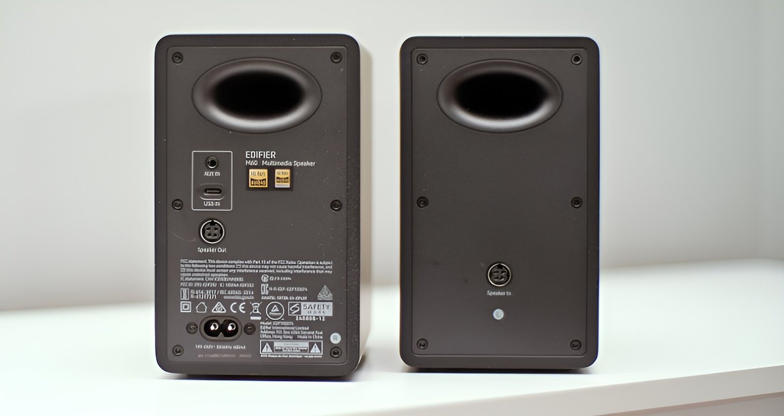 When connected via wire, you can be sure of a complete absence of delay, although I was completely satisfied with the connection via Bluetooth. 