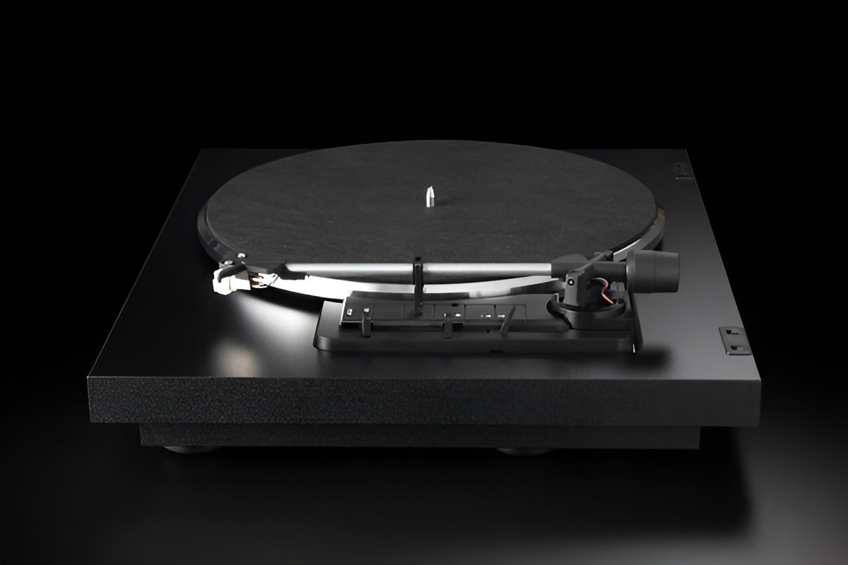 The company emphasizes "Handmade in Germany," stating that 99% of the parts used in its turntables are made locally, and every part, screw, and spring is assembled and meticulously adjusted through numerous small steps to achieve the best sound quality.
