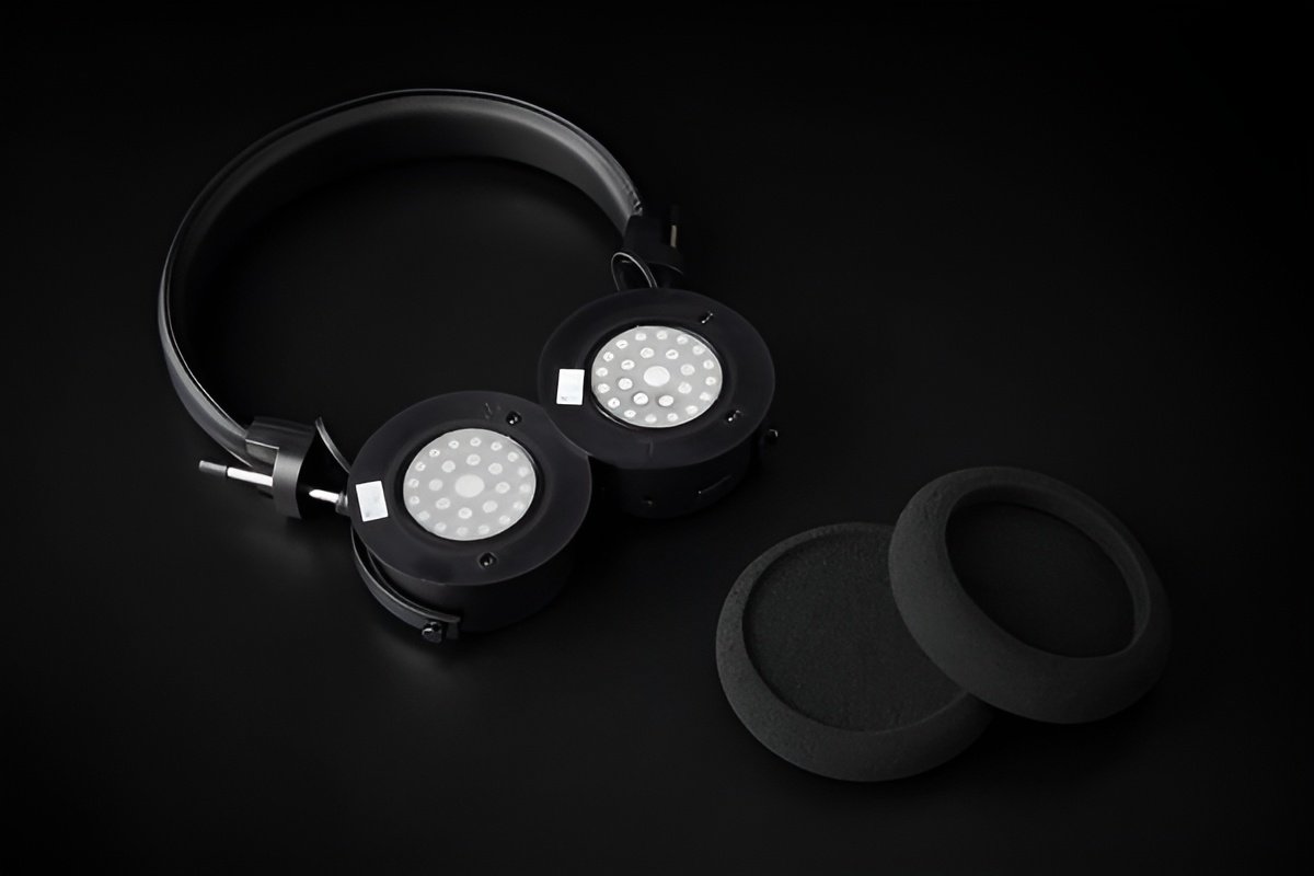 The Bluetooth version is 5.2, a slight upgrade from the previous model's 5.0. Naturally, you can expect improved battery efficiency and connectivity. 