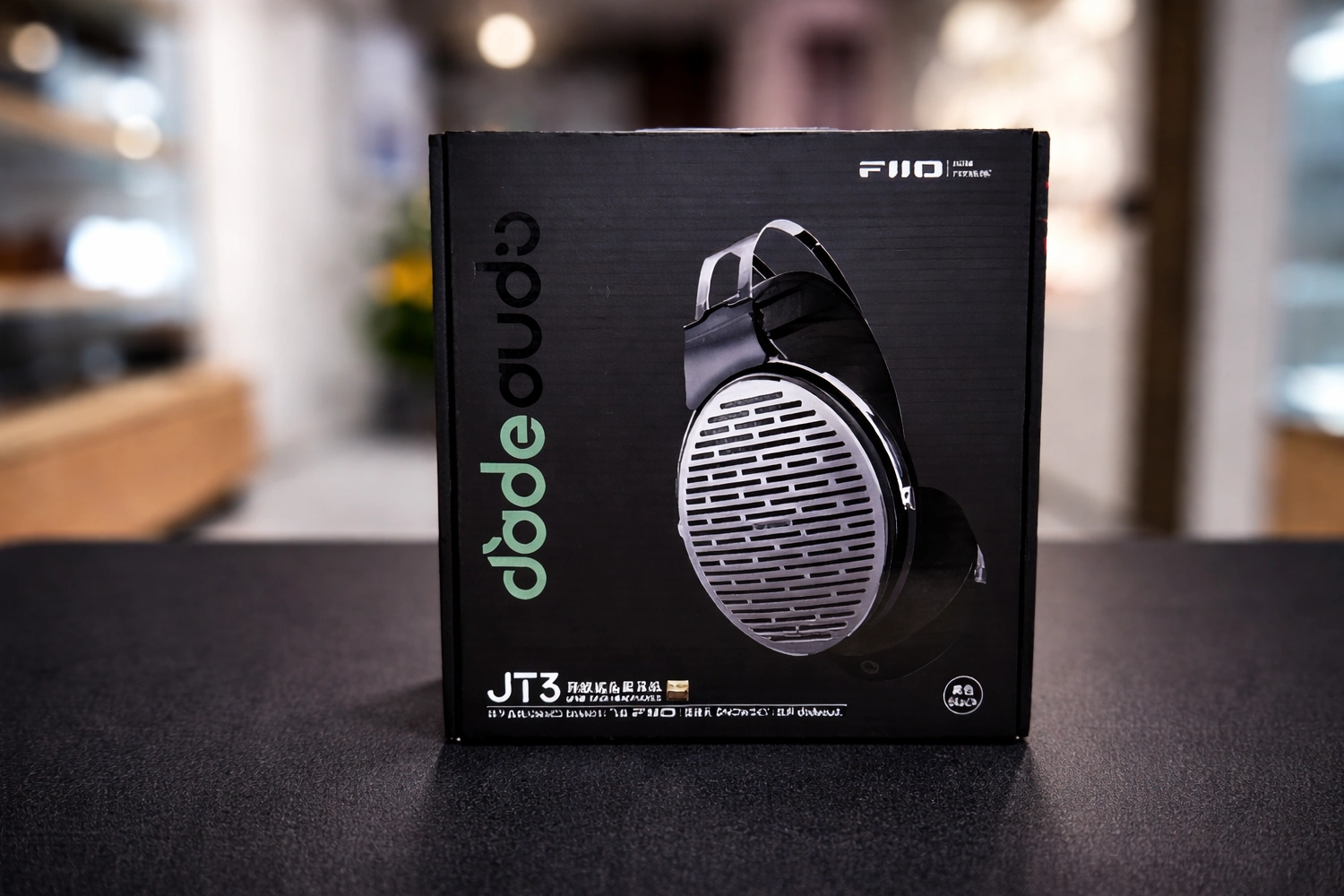 The FiiO JT3 headphones are packed in a fairly large cardboard box. And, somewhat unexpectedly, the JT3 box is larger than the more expensive JT7 .