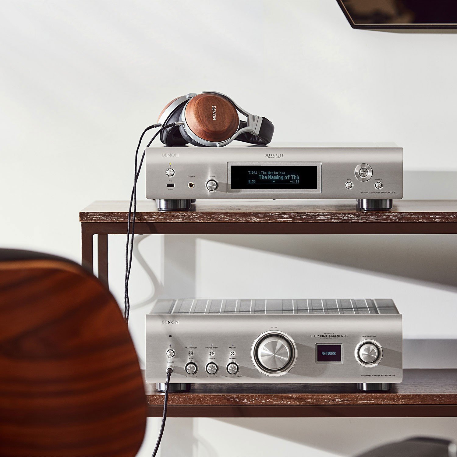 Extremely solid construction and 32-bit signal processing for superior sound quality