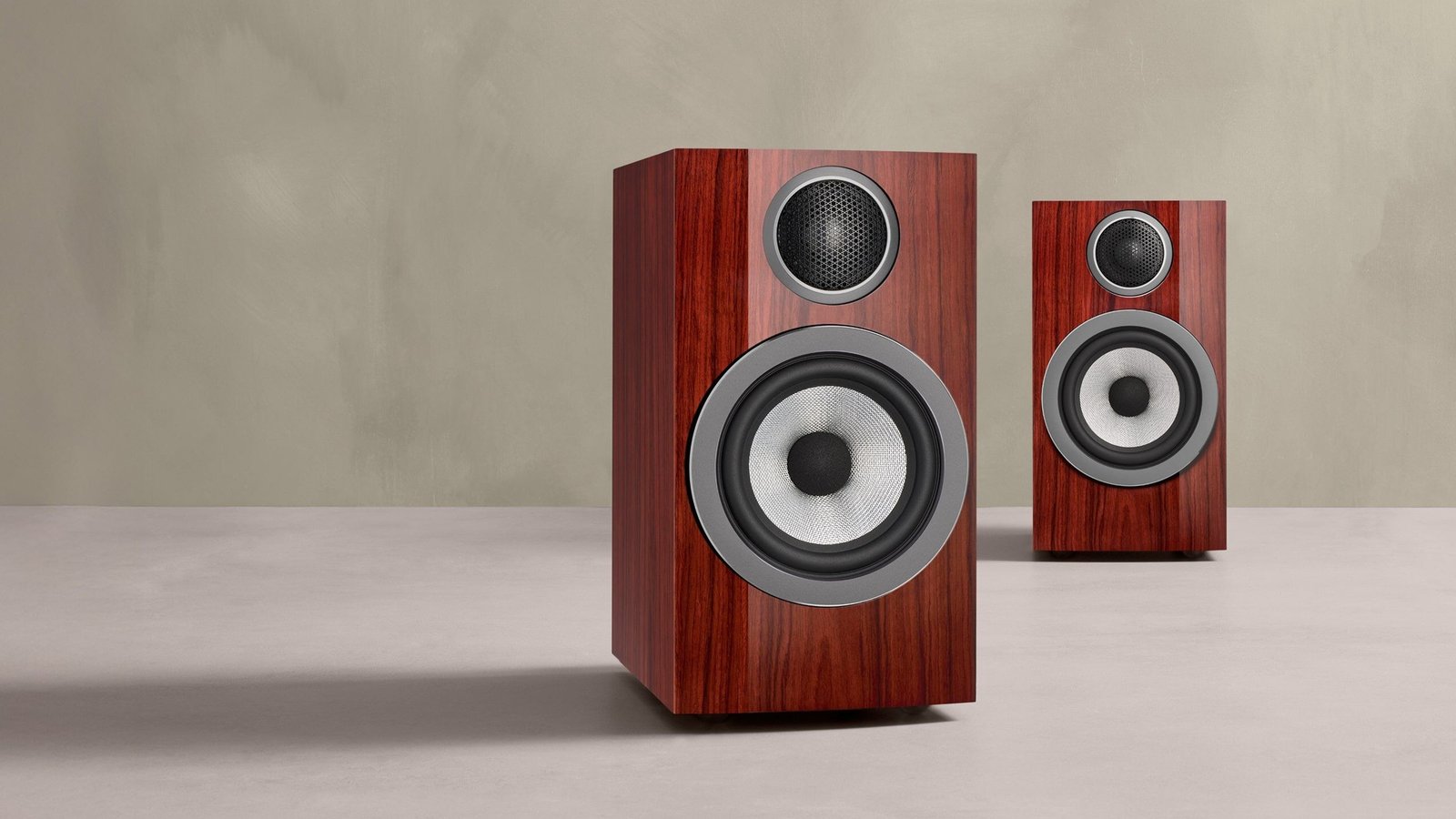 The design of the 707 S3 Prestige Edition builds on the proven acoustic platform of the 707 S3, with key technologies including the Carbon Dome tweeter, Continuum cone midbass driver, and curved front baffle.