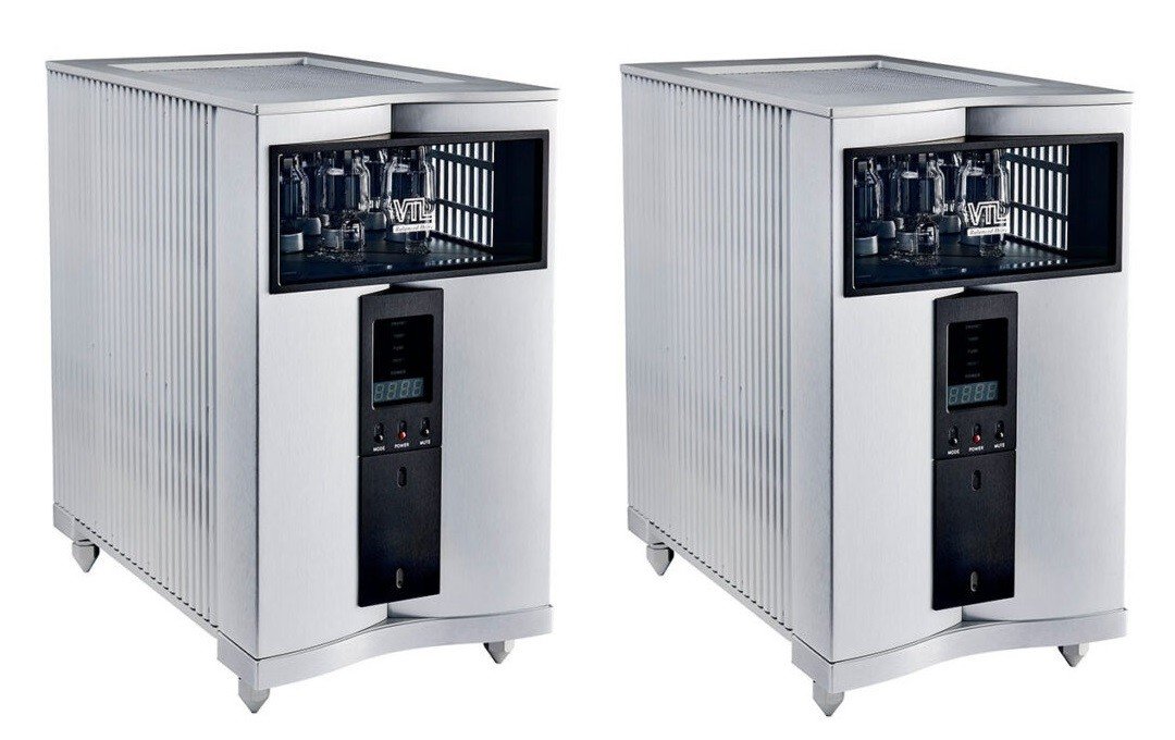 The Lohengrin from the American company VTL (founded in 1987) is a mechanically solid monophonic power amplifier with an extruded aluminum front and ample ventilation.