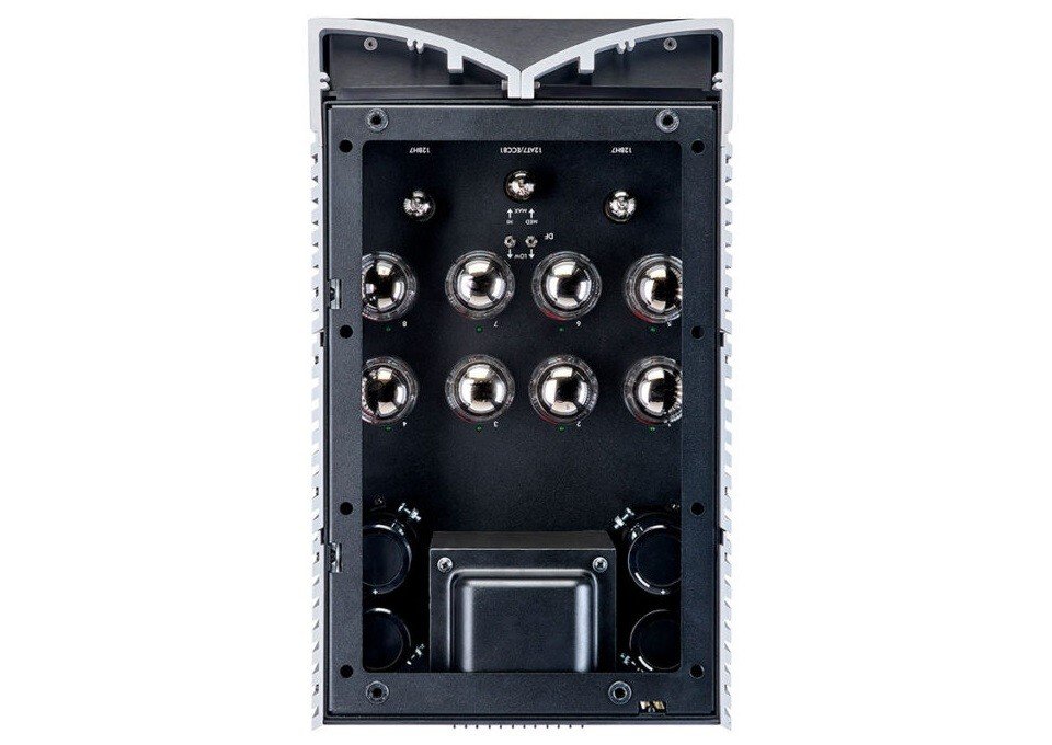 At the heart of the Lohengrin is a powerful output stage with eight KT88 or 6550 output tubes per channel, which, according to the manufacturer, deliver a combined output of 400 watts in tetrode mode. 