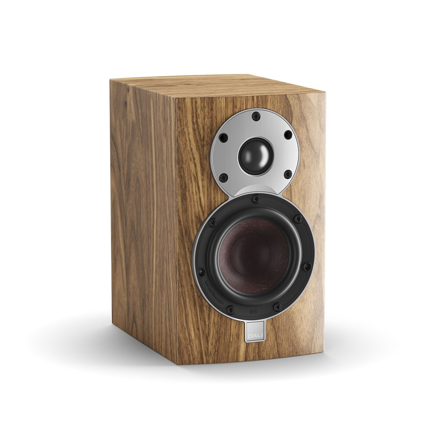 MENUET SE is designed to be placed close to the wall, either standing on a shelf or suspended using DALI's smart wall mount (optional accessory). 