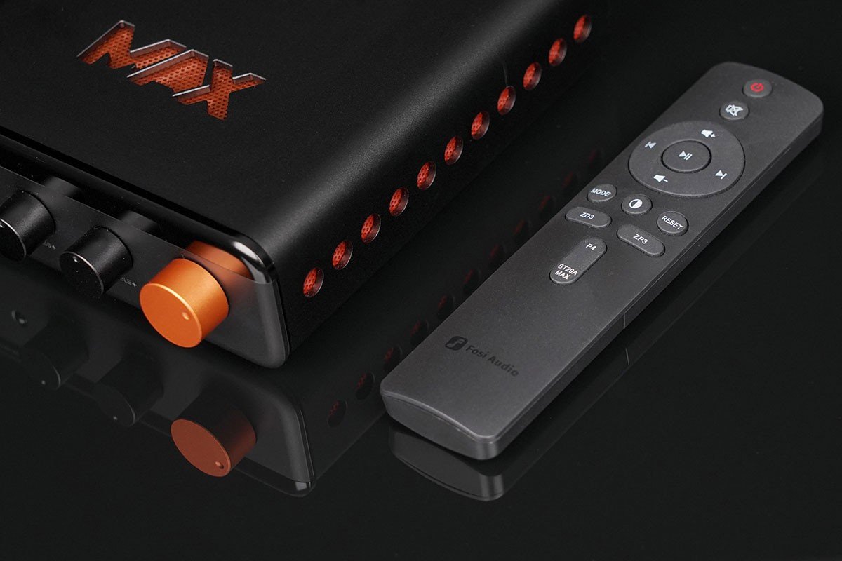 Volume is controlled via a motorized analog potentiometer, which can also be operated remotely. Additionally, the BT20A MAX features a 12-volt trigger for integration into automated systems. 